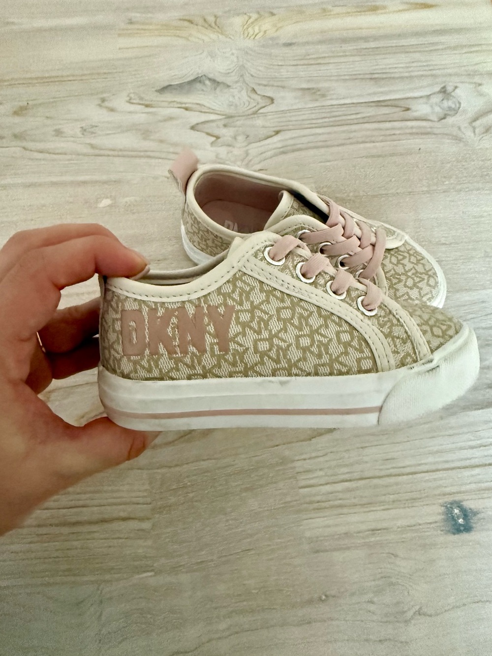 DKNY Beige and Pink Logo Kids Low-Top Sneakers